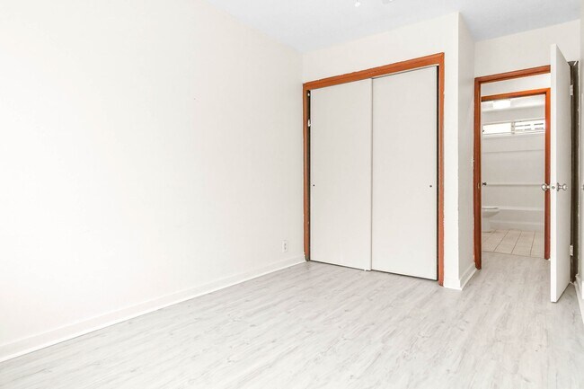 Building Photo - Newly renovated 3/1 with 2 Parking stalls