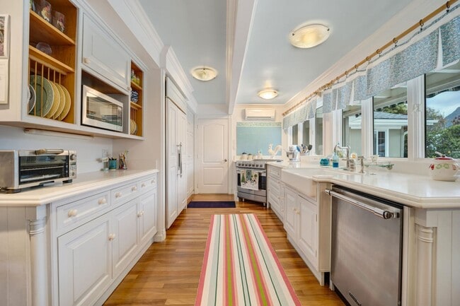Building Photo - Luxury 4 Bed/4Bath Kailua