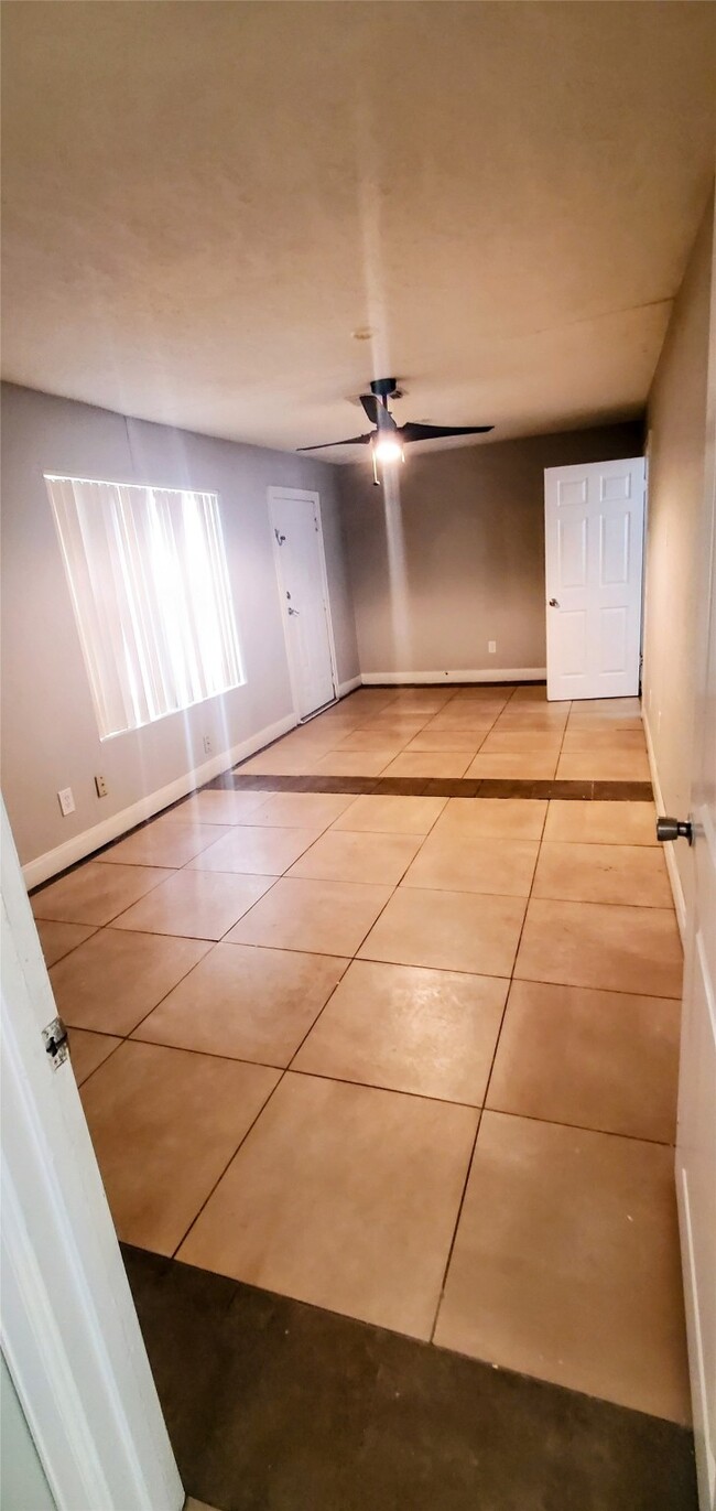 Building Photo - 15414 W Hampton Cir