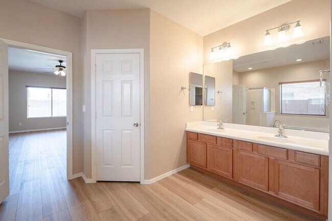 Building Photo - 26197 W Potter Dr