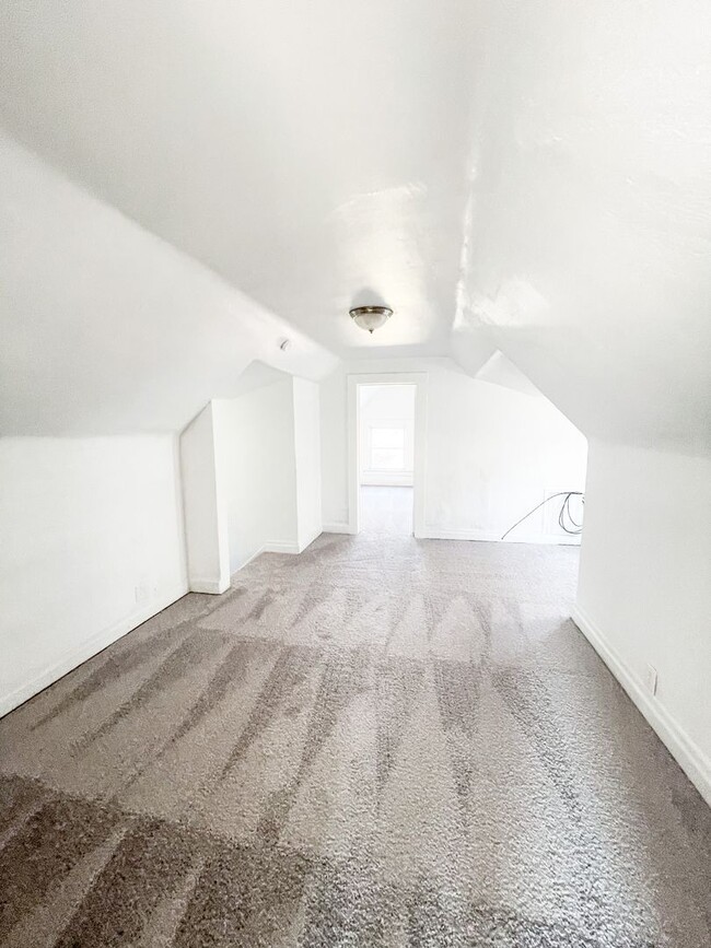 Building Photo - 406 Kingsboro St