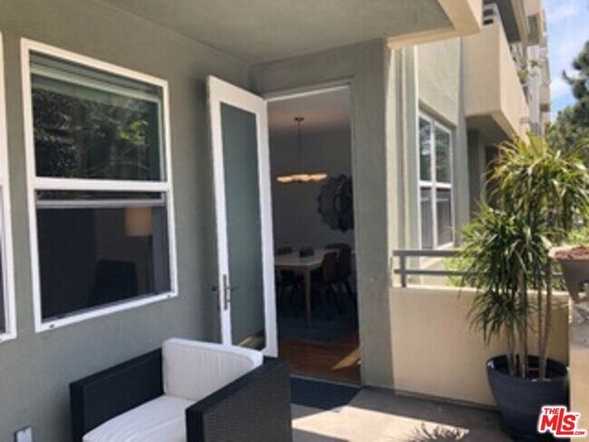 Building Photo - 7100 Playa Vista Dr