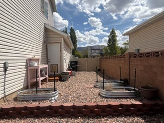 Building Photo - Beautiful 4 Bed / 2.5 Bath Home in Quiet Neighborhood