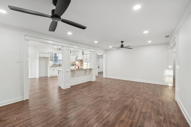 Building Photo - 1739 Starwood Dr