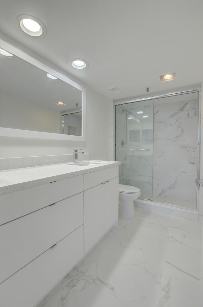Building Photo - 6797 Willow Wood Dr