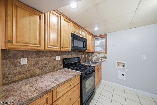 Building Photo - 245 Pierre Ave