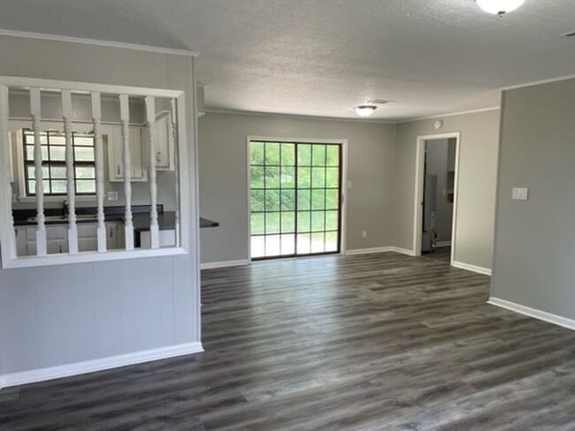 Building Photo - Renovated 3 Bedroom 1 Bath Home for Rent!