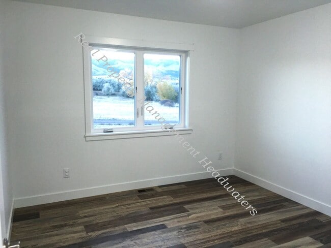 Building Photo - 3 Bedroom 2 Bath House For Rent