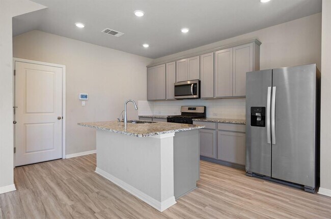 Building Photo - 529 View Dr