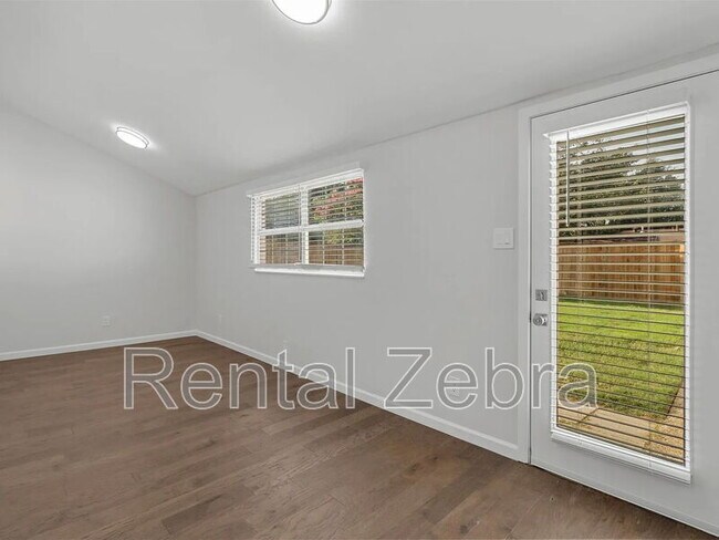 Building Photo - 3212 Altman Dr