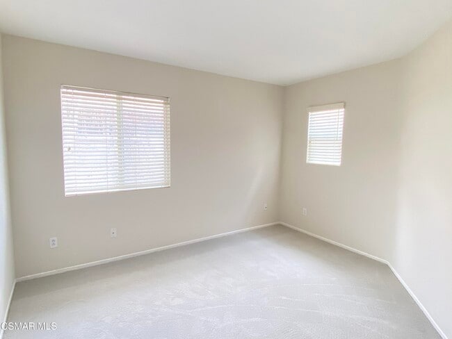 Building Photo - 559 Yarrow Dr