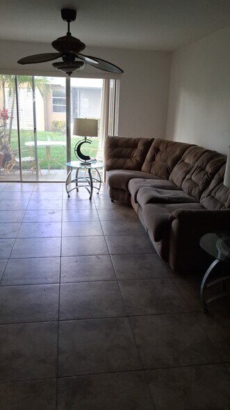 Building Photo - 2381 Papaya Dr