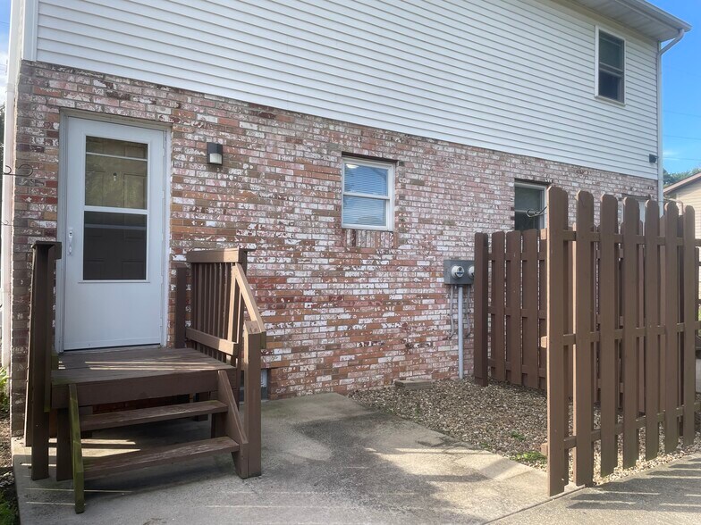 Building Photo - 925 Carnwise St SW