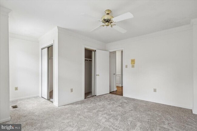 Building Photo - 5834 Waterdale Ct