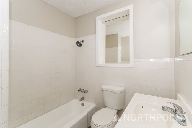 Building Photo - Irresistible Single Family Home | 3 BR/2BA | In Jacksonville