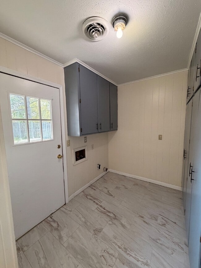 Building Photo - 2604 McArthur Dr