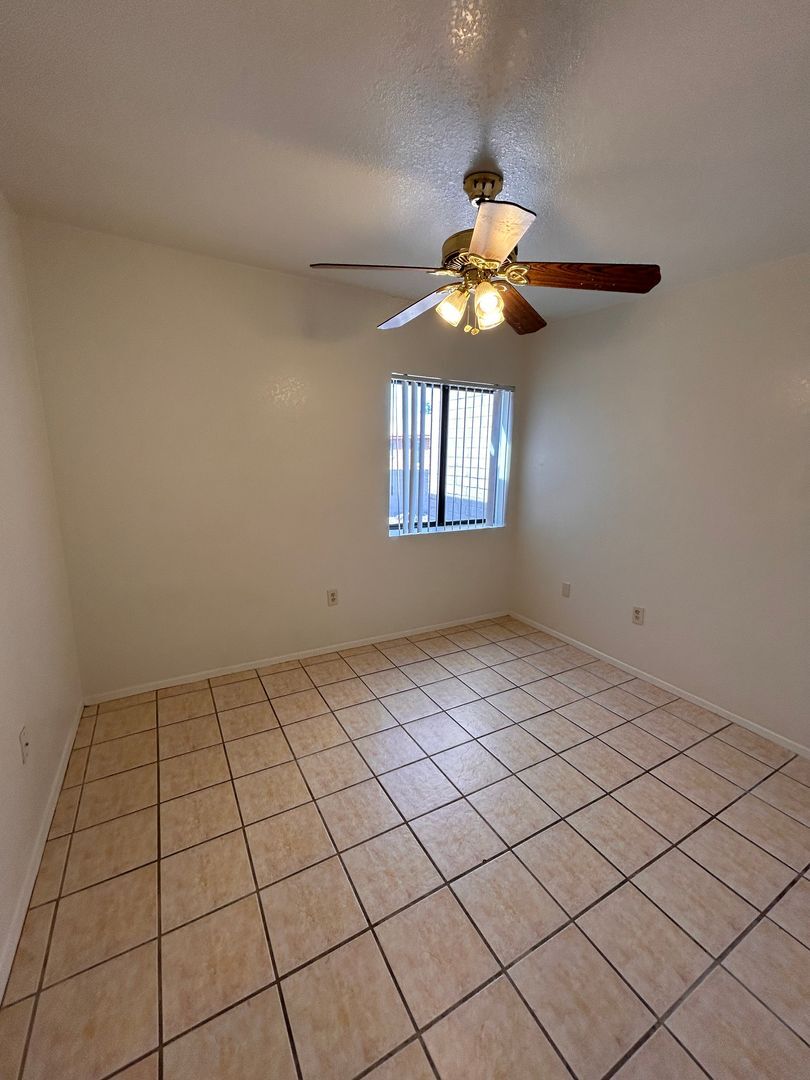 Building Photo - 1150 N Catalina Ave