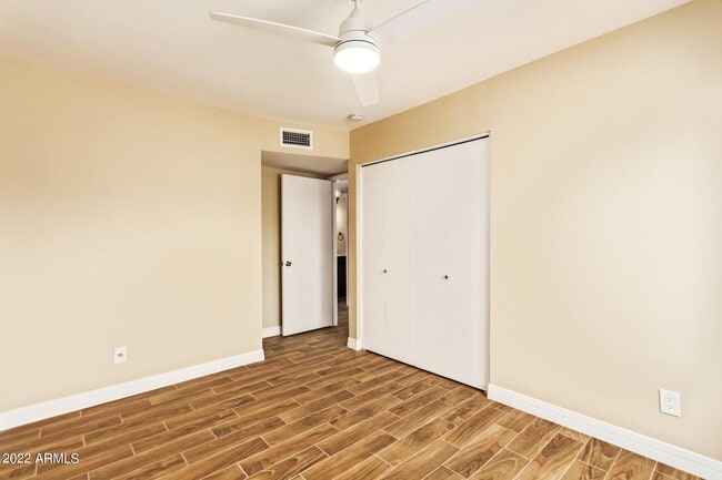 Building Photo - 5320 E Hearn Rd