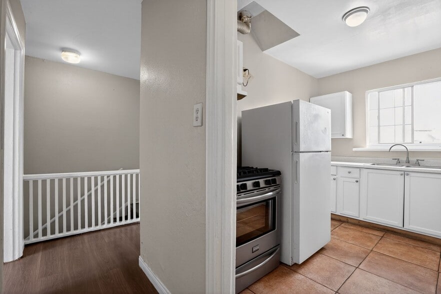 Building Photo - 1157 E 21st St