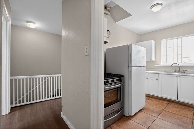 Building Photo - Charming 3BR Duplex in Los Angeles