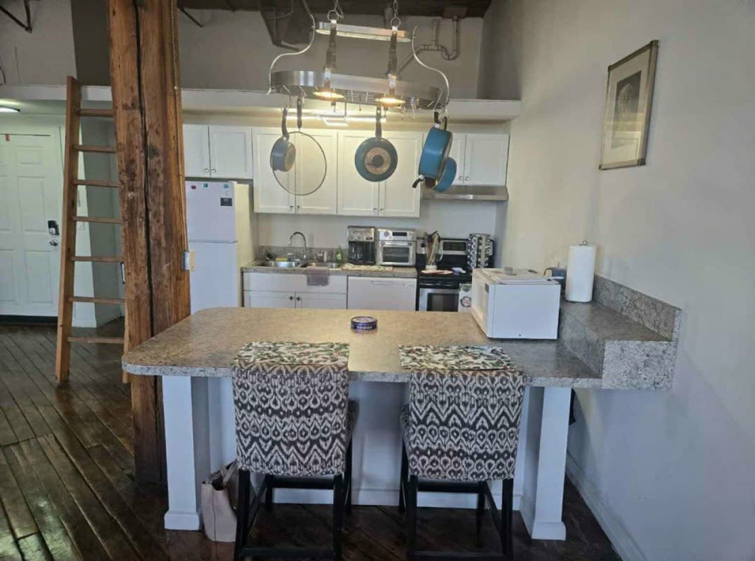 Building Photo - 227 Iron St