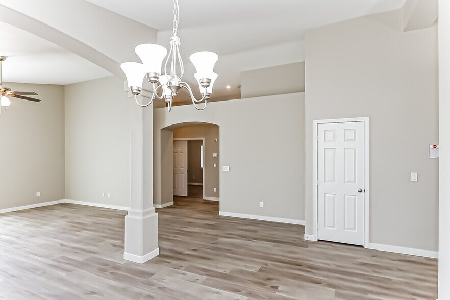 Building Photo - 1935 Tanner Valley Cir