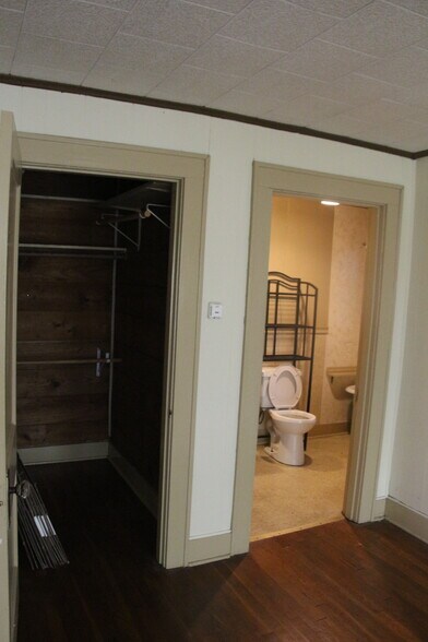 Walk-in closet - 3228 Washington St