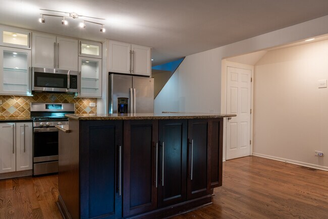 Building Photo - 912 Crain St