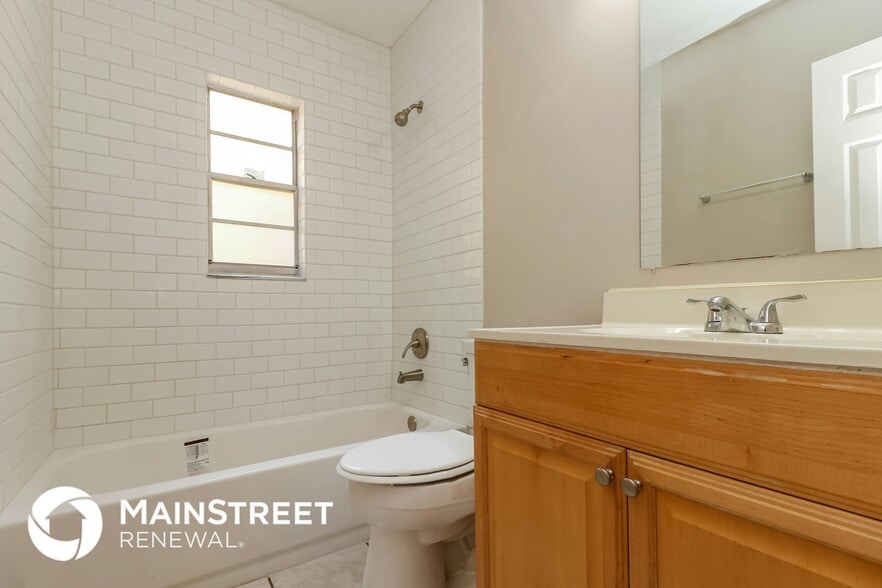 Building Photo - 207 Regal Park Dr