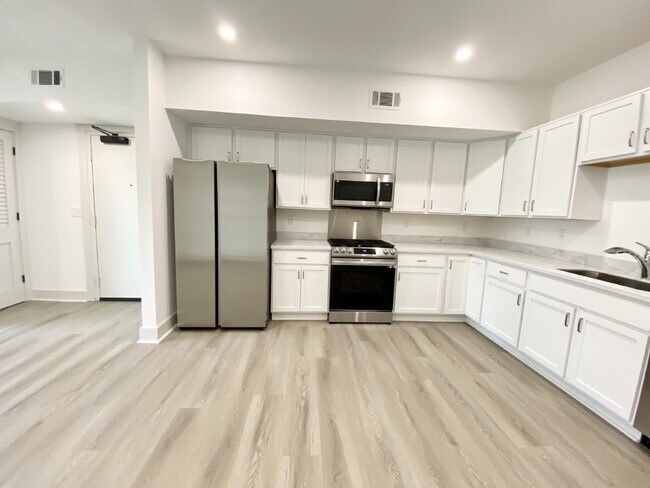Building Photo - Two Bedroom Apartment Walking Distance to Downtown Bluffton!
