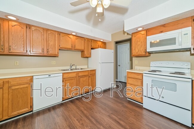 Building Photo - 5600 Outer Dr