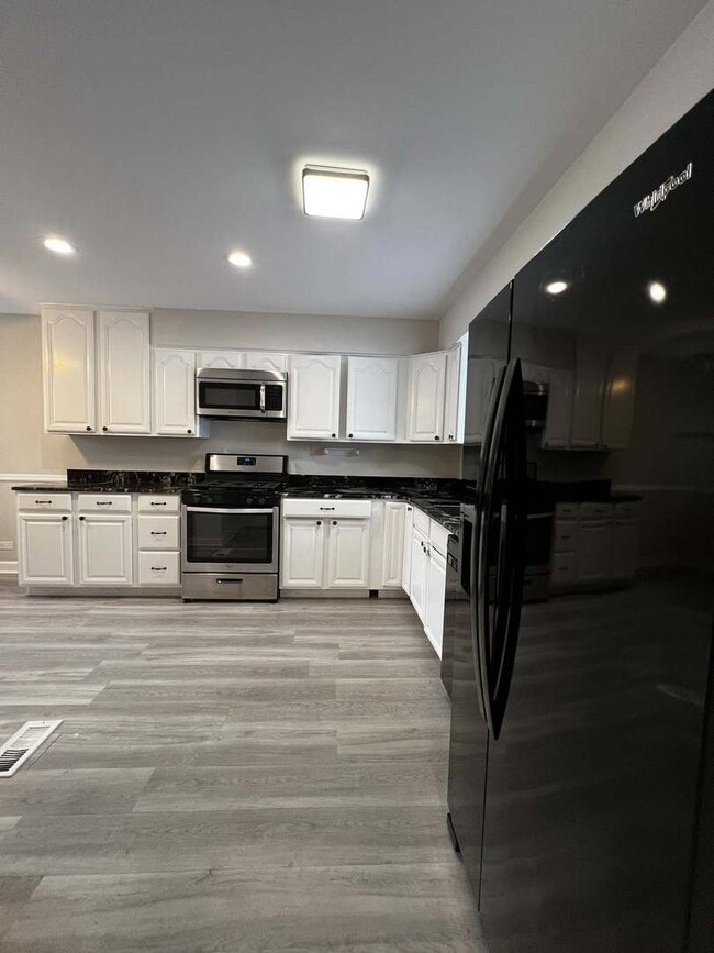 Building Photo - 7333 Winthrop Way