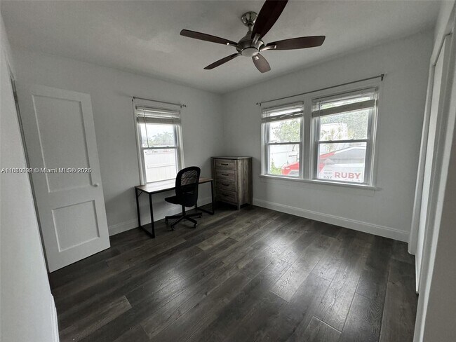 Building Photo - 2309 Van Buren St