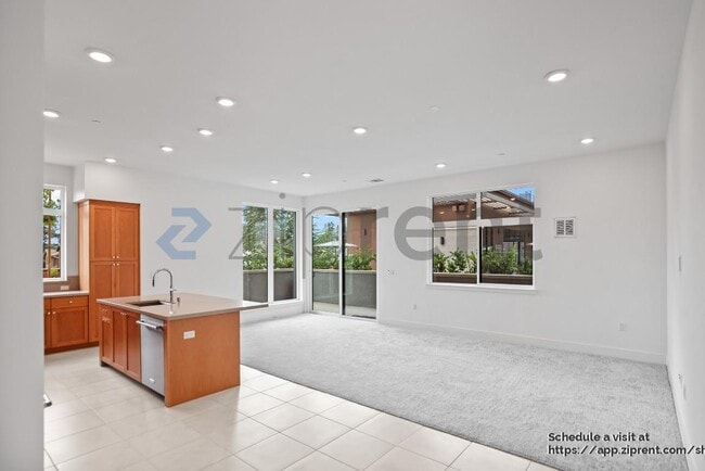 Building Photo - 308 Torrey Pine Terrace