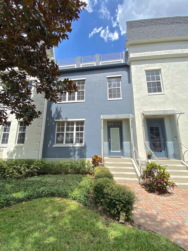 Building Photo - Stunning and Unique Luxury Town Home for R...