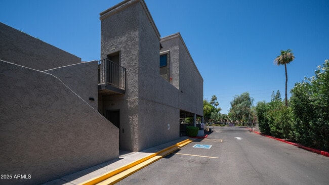 Building Photo - 2615 Hayden Rd