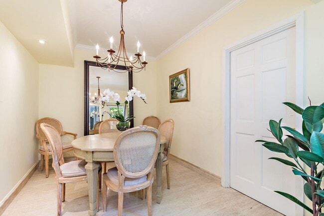 Building Photo - 155 Peruvian Ave