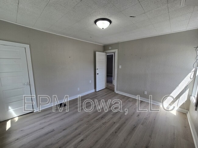 Building Photo - 122 Newell St