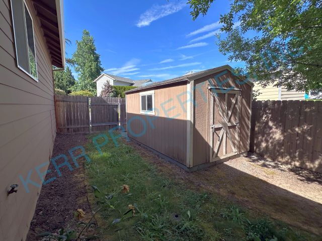 Building Photo - 781 SE Acacia Ln