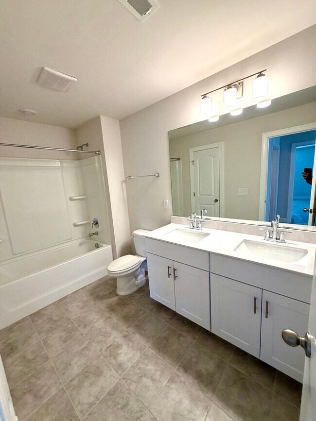 Building Photo - 416 Deveron Dr