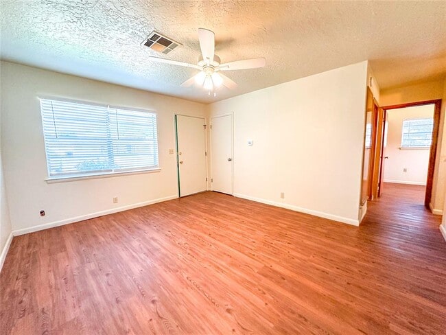 Building Photo - 833 Owl St