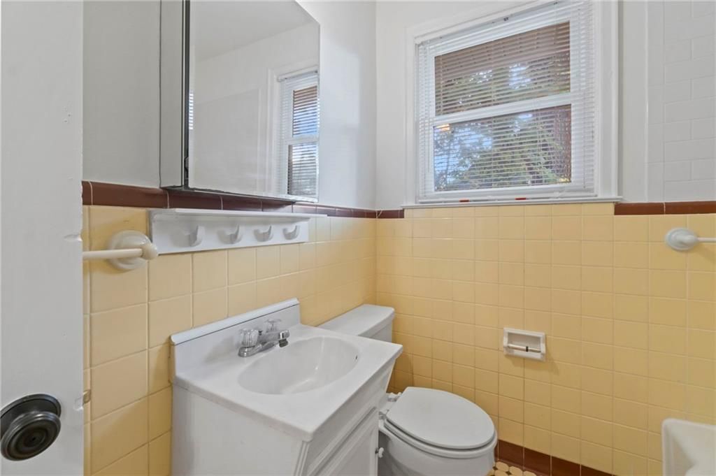 Building Photo - 1340 Cumberland Dr