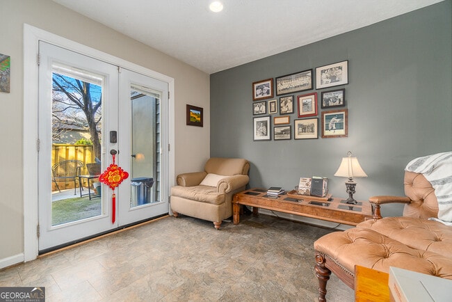 Building Photo - 302 Cedar Chase Cir NE