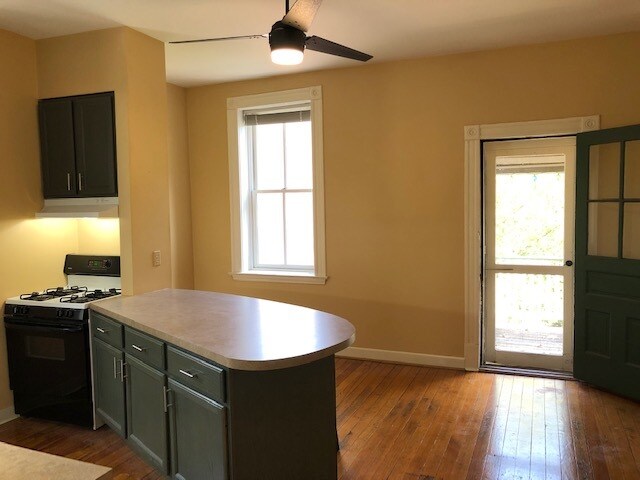 Building Photo - 3414 Salena St