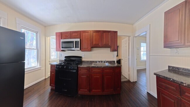 Building Photo - 5 Fox St