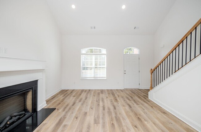 Building Photo - 402 Manly Way