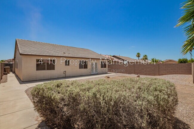 Building Photo - 30725 N Royal Oak Way