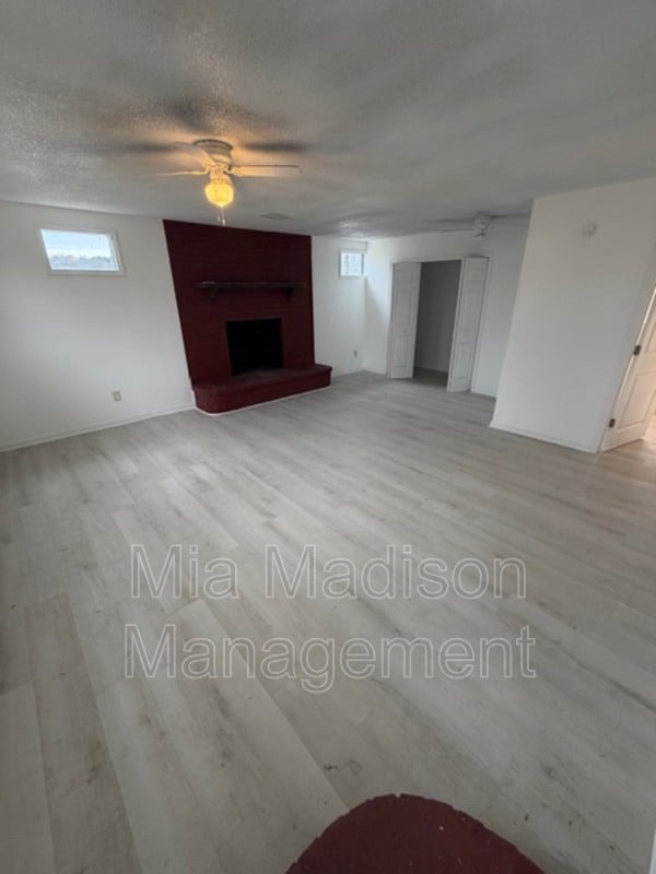 Building Photo - 1518 Heron St