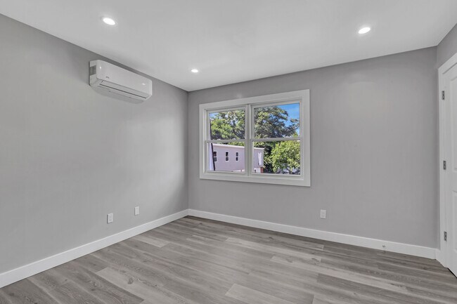 LIVING ROOM - 1300 Fulton St