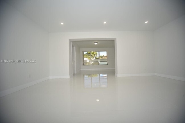 Building Photo - 18601 SW 97th Ct